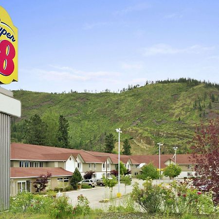 Super 8 By Wyndham West Kelowna Bc Exterior photo