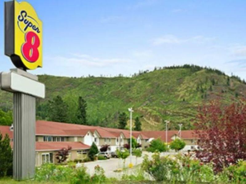 Super 8 By Wyndham West Kelowna Bc Exterior photo
